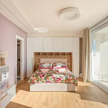 Lantern Penthouse Rum i privatbostad Salerno