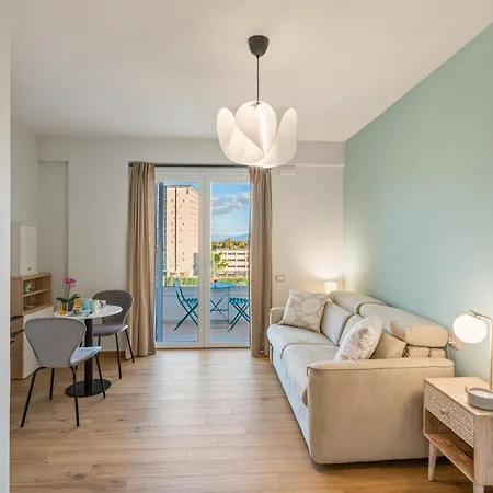 Lantern Penthouse 홈스테이 살레르노