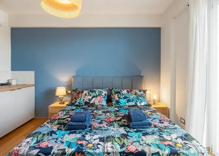 Lantern Penthouse Homestay Salerno