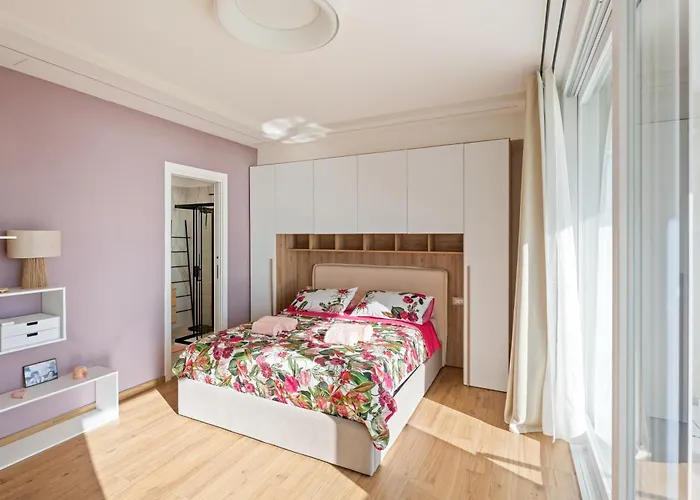 Lantern Penthouse Privatunterkunft *